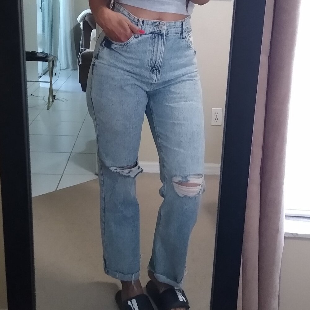 Stone-washed DIstressed Jeans